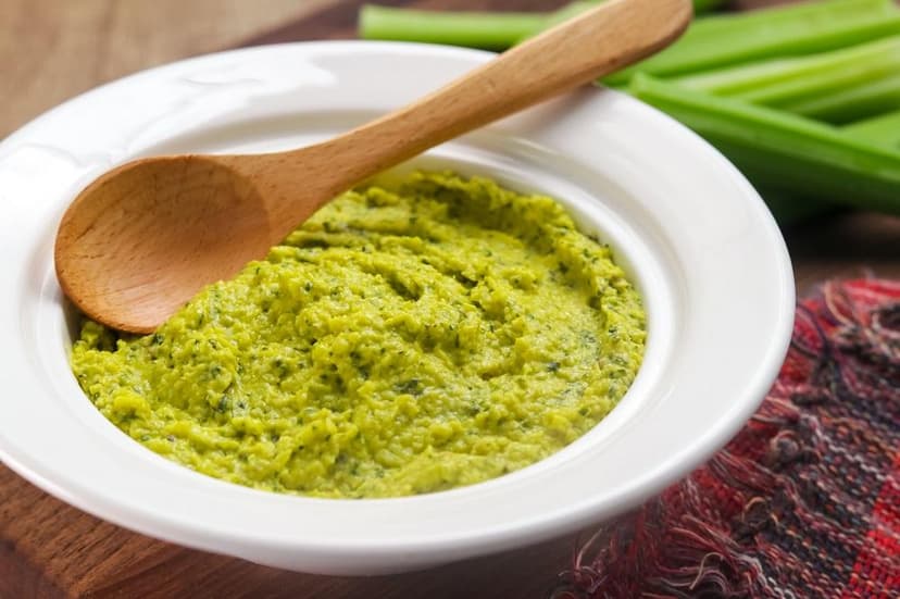 Keto Avocado & Cilantro Hummus