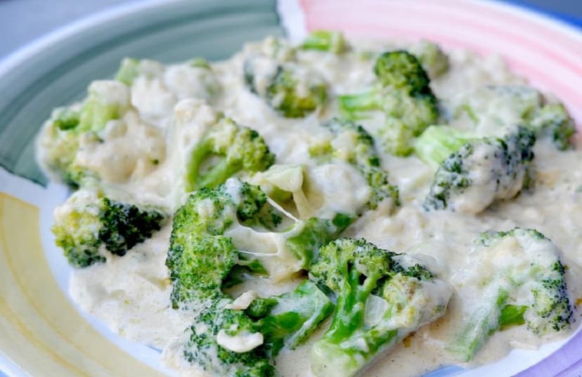 Keto Broccoli in Mozzarella and Parmesan Sauce