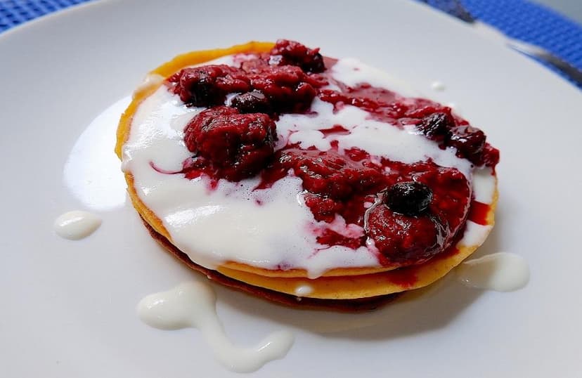 Keto Cream Cheese Pancakes with Berries Compote 